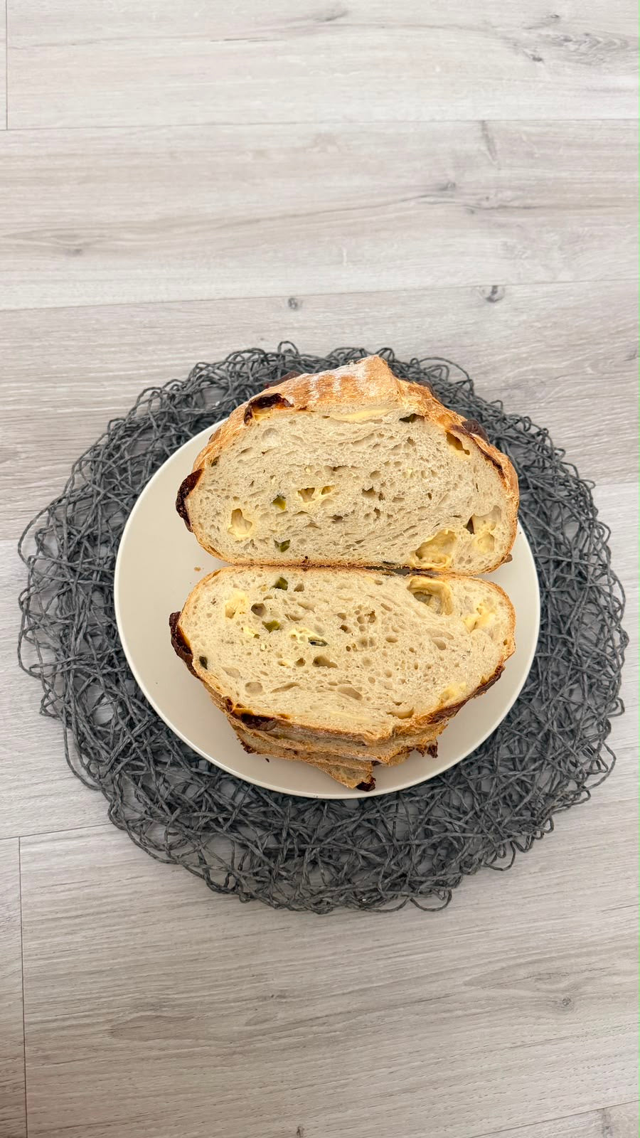 Sourdough cheddar and jalapeno/  ساوردو بالتشيدر و الهالبينو